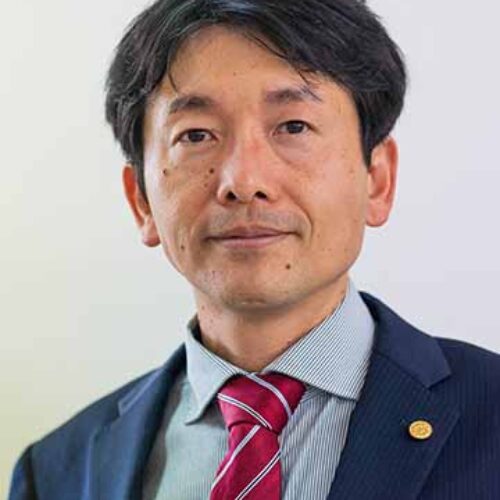 役員紹介　真行政書士事務所　代表　ナカマヤ まこと　氏